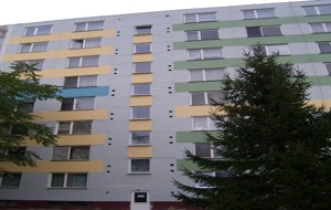 Panelový dom, Levice